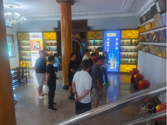 以球会友，共话佳酿